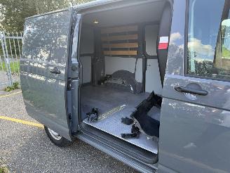 Volkswagen Transporter 2.0 TDI L1H2 Highline picture 17