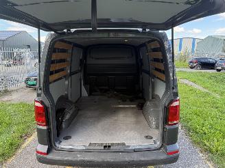 Volkswagen Transporter 2.0 TDI L1H2 Highline picture 16