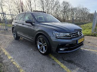 Schadeauto Volkswagen Tiguan 1.4 TSI ACT Highline R 2018/5