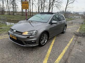 damaged passenger cars Volkswagen Golf 1.2 TSI Highline R 2014/1