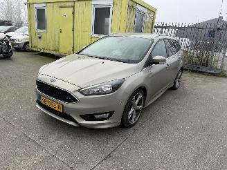 Vaurioauto  passenger cars Ford Focus Wagon 1.0 Titanium 2016/7
