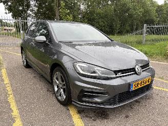 Schadeauto Volkswagen Golf 1.0 TSI Highline R Business 2018/6