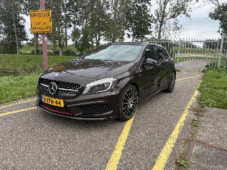 uszkodzony samochody osobowe Mercedes A-klasse 250 Sport 4MATIC Prestige 2015/3