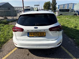 Ford Focus Wagon 1.0 Ecoboost Hybrid Titanium picture 4