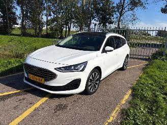 Voiture accidenté Ford Focus Wagon 1.0 Ecoboost Hybrid Titanium 2023/2