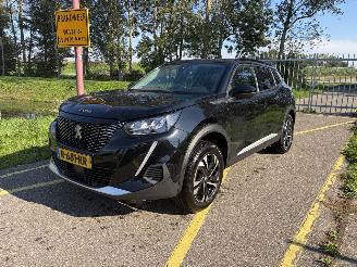 Schadeauto Peugeot 2008 1.2 PureTech Allure 2022/11