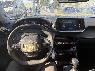Peugeot 2008 1.2 PureTech Allure picture 13