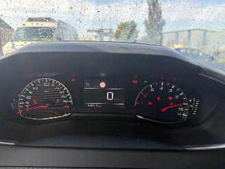Peugeot 2008 1.2 PureTech Allure picture 12