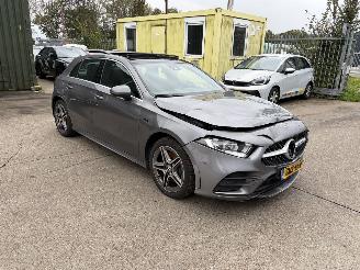 Schadeauto Mercedes A-klasse 250e Premium Plus AMG 2020/6