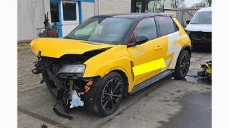 Vaurioauto  passenger cars Renault 4 5 E-Tech electric, Hatchback 5-drs, 2024 52 kWh 2024/11