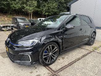 Volkswagen Golf 7.5 TSI GTE Rijdbare Schade! picture 2