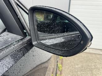 Volkswagen Golf 7.5 TSI GTE Rijdbare Schade! picture 28