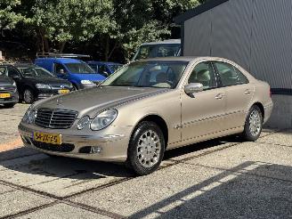 Schadeauto Mercedes E-klasse 240 Elegance! 155dzk NAP! nL Auto 2002/1