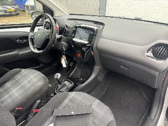Peugeot 108 1.0 e-Vti Clima Camera CarPlay! NAP Origineel NL picture 16