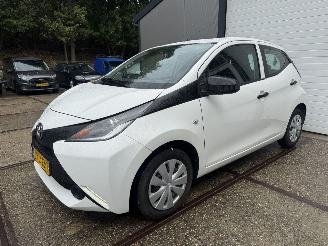 Toyota Aygo 1.0 X-now Airco NAP! Lichte schade picture 2