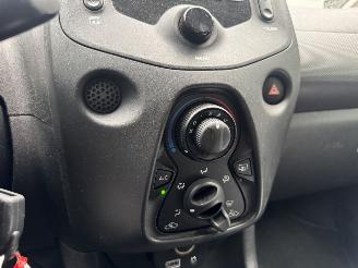 Toyota Aygo 1.0 X-now Airco NAP! Lichte schade picture 15