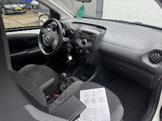 Toyota Aygo 1.0 X-now Airco NAP! Lichte schade picture 13