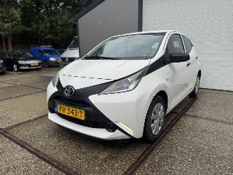 Schadeauto Toyota Aygo 1.0 X-now Airco NAP! Lichte schade 2017/1