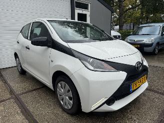 Toyota Aygo 1.0 X-now Airco NAP! Lichte schade picture 5