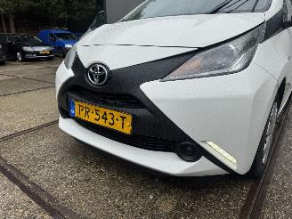 Toyota Aygo 1.0 X-now Airco NAP! Lichte schade picture 4