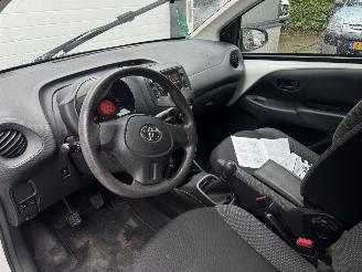 Toyota Aygo 1.0 X-now Airco NAP! Lichte schade picture 12