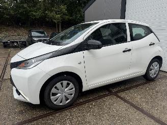 Toyota Aygo 1.0 X-now Airco NAP! Lichte schade picture 3