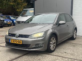 Schadeauto Volkswagen Golf 1.6 TDI Edition Bluetmotion! Rijdbaar NAP 2014/1