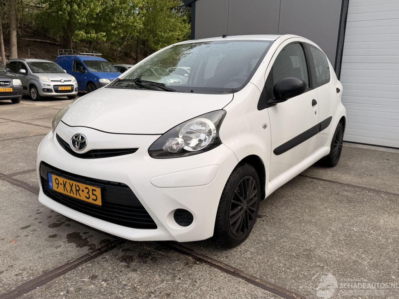 Toyota Aygo 1.0 VVT-i Now NationaleAutoPas Origineel NL Airco!