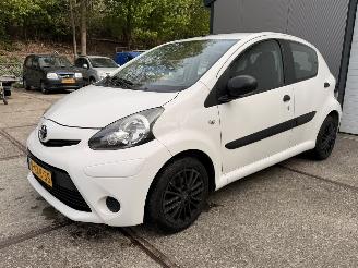 Toyota Aygo 1.0 VVT-i Now NationaleAutoPas Origineel NL Airco! picture 2