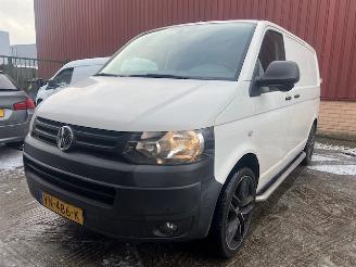 krockskadad bil bedrijf Volkswagen Transporter AUTOMAAT , LEDER NETTE BUS 140PK 2015/3