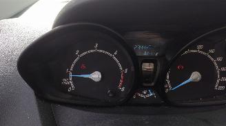 Ford Transit Courier Van COURIER 1.5tdci trend met schade picture 10