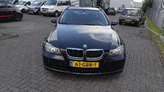 BMW 3-serie 318i Touring nette goed rijdende auto met weinig schade! picture 2