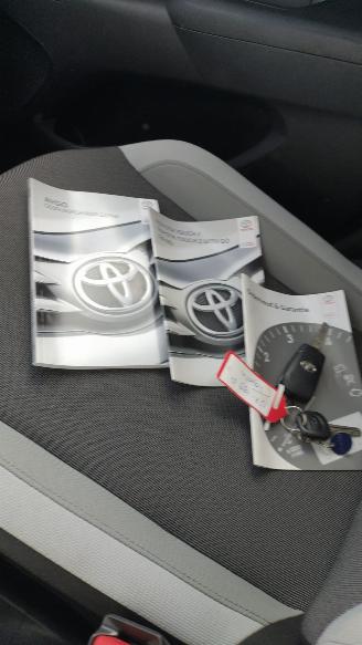 Toyota Aygo 1.0 VVT-i x-play weinig schade gewoon rijdbaar picture 11