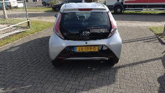 Toyota Aygo 1.0 VVT-i x-play weinig schade gewoon rijdbaar picture 3