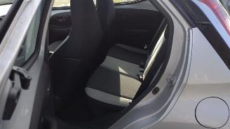 Toyota Aygo 1.0 VVT-i x-play weinig schade gewoon rijdbaar picture 12