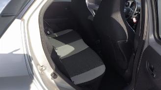 Toyota Aygo 1.0 VVT-i x-play weinig schade gewoon rijdbaar picture 13