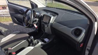 Toyota Aygo 1.0 VVT-i x-play weinig schade gewoon rijdbaar picture 16