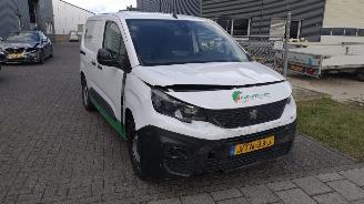 Vaurioauto  commercial vehicles Peugeot Partner 1.5 blue hdi 130 automaat! eat8 100.000 km! 2023/1