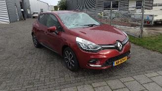 Schadeauto Renault Clio 0.9 Zen Tce met schade 103000 km weinig schade 2017/1