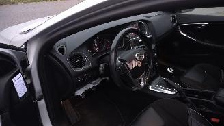 Volvo V-40 v-40 D2 2.0 diesel R-design 80.000 km Nieuwe auto!!!! Supermooi! picture 10