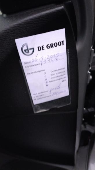 Volvo V-40 v-40 D2 2.0 diesel R-design 80.000 km Nieuwe auto!!!! Supermooi! picture 14