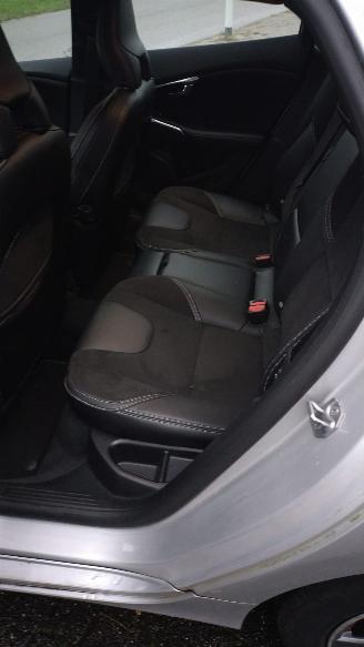 Volvo V-40 v-40 D2 2.0 diesel R-design 80.000 km Nieuwe auto!!!! Supermooi! picture 18