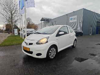 Toyota Aygo 1.0 Comfort Weinig schade picture 4
