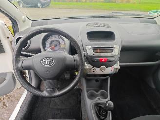 Toyota Aygo 1.0 Comfort Weinig schade picture 11