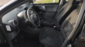 Toyota Aygo 1.0 5 deurs airco gebruikersschade picture 11