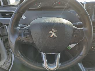 Peugeot 2008 1.2 Style Panodak Ac Cruise Mooie auto weing schade! picture 16