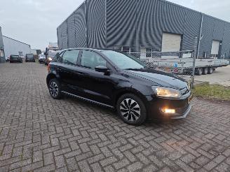 damaged passenger cars Volkswagen Polo 1.4 tdi luxe uitvoering weinig schade 2015/1