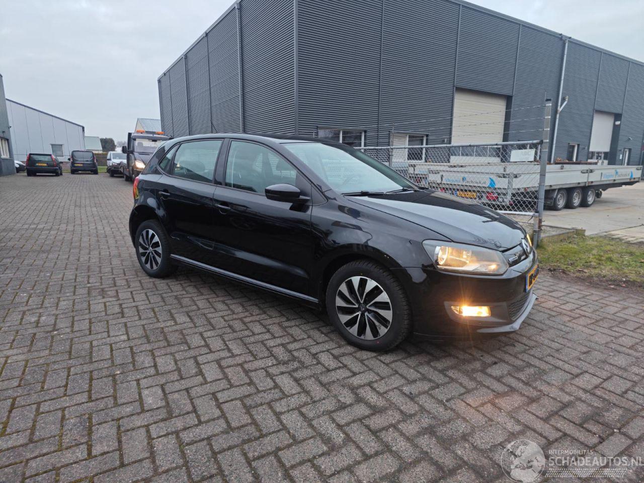 Volkswagen Polo 1.4 tdi luxe uitvoering weinig schade