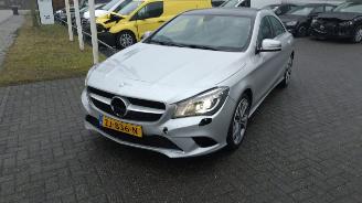 Mercedes Cla-klasse ClA 180 Ediotion AMG 85458 kilometer!! weinig schade!nieuwstaat auto! picture 3