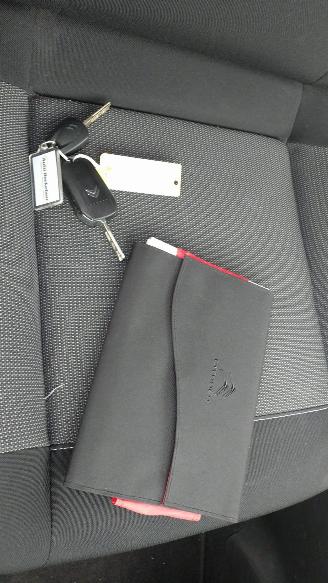 Citroën C3 Aircross 1.2 Feel Lichte schade Supermooie auto!! picture 22